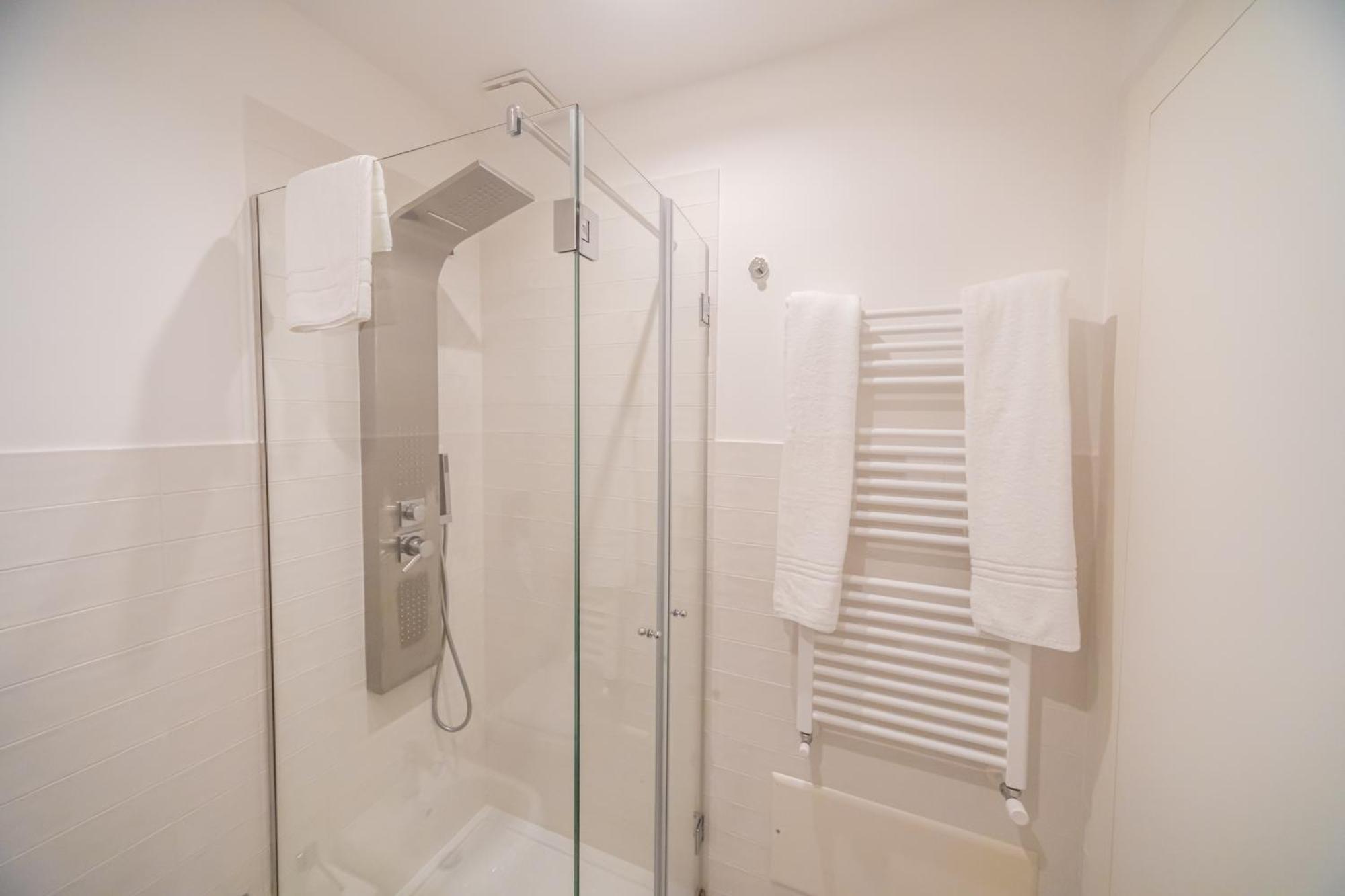 Happyrooms Баколі Екстер'єр фото